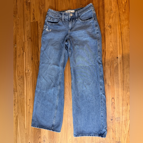 Hollister Jeans Women’s 000 Short Low Rise Baggy Flower Butterfly Embroidery - Picture 2 of 13